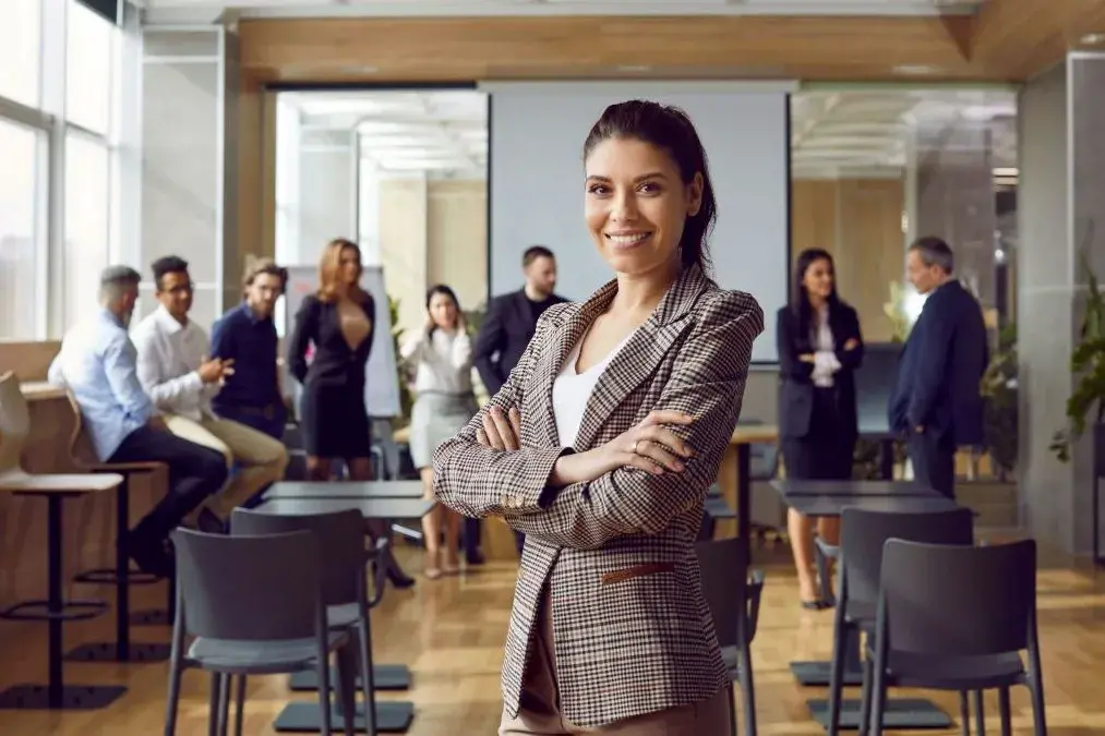 Libro premium abierto con fotograf&iacute;as familiares