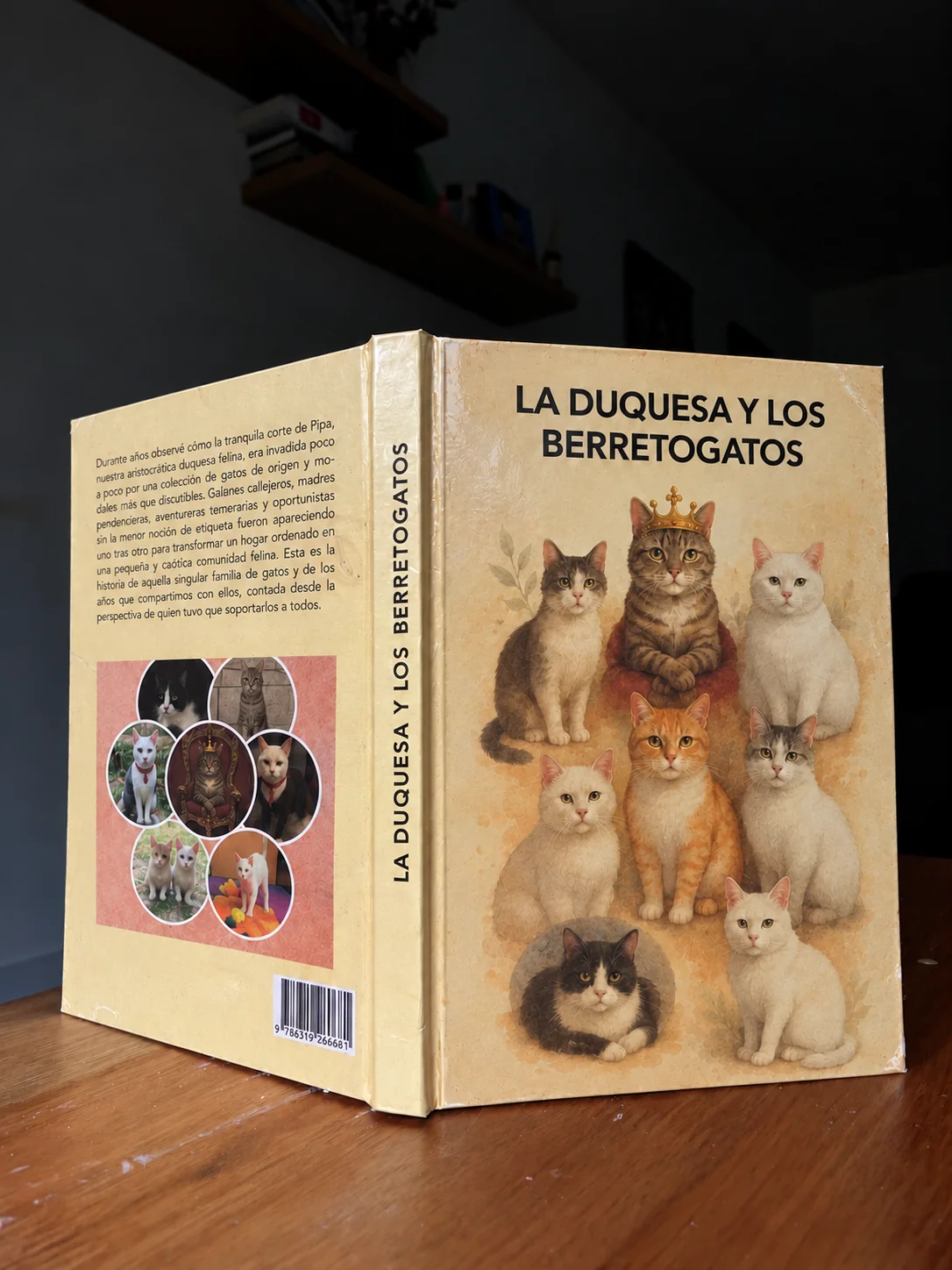 Libro La Duquesa y los Berretogatos con tapa y contratapa visibles
